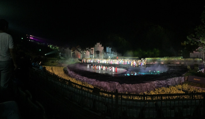 楼主放心,今年的梅雨季马上就过了,夏天马上来了!下点小雨不影响正常的游玩,只是篁岒的晒秋民俗看不到了!其它都还好!免费旅游咨询,行程规划、代定住宿门票,包车拼车就找小洪哥!婺源本地旅游达人,欢迎远方的人来我大婺源走走看看!如需详询请点击头像========== 如果你觉得TA的回答不错,快来.