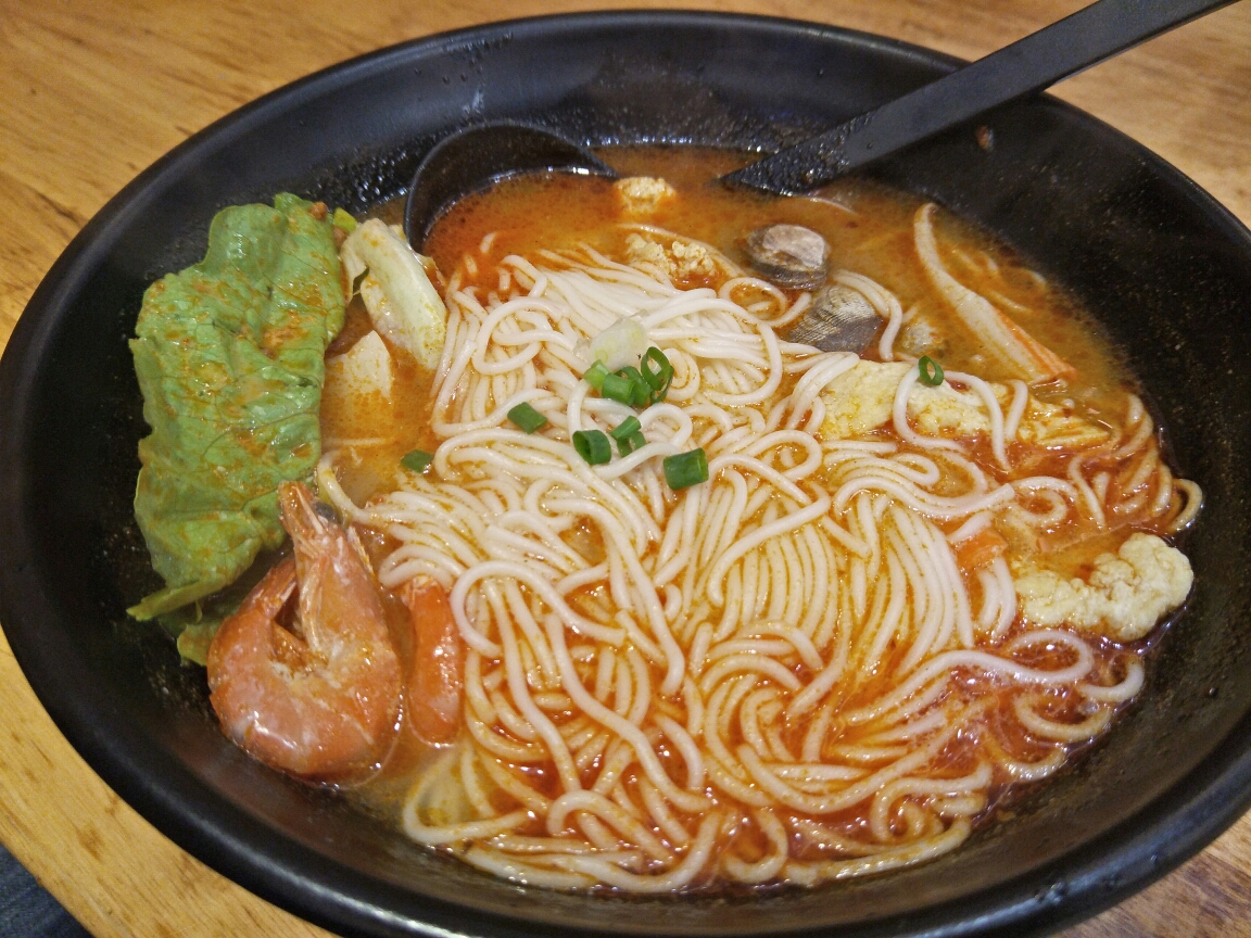 曾厝垵美食 我们住的客栈在曾厝垵,下楼就是美食街~来来回回吃了好多