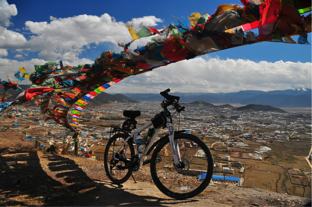 一座大山猜成语_一座大山卡通图片(3)