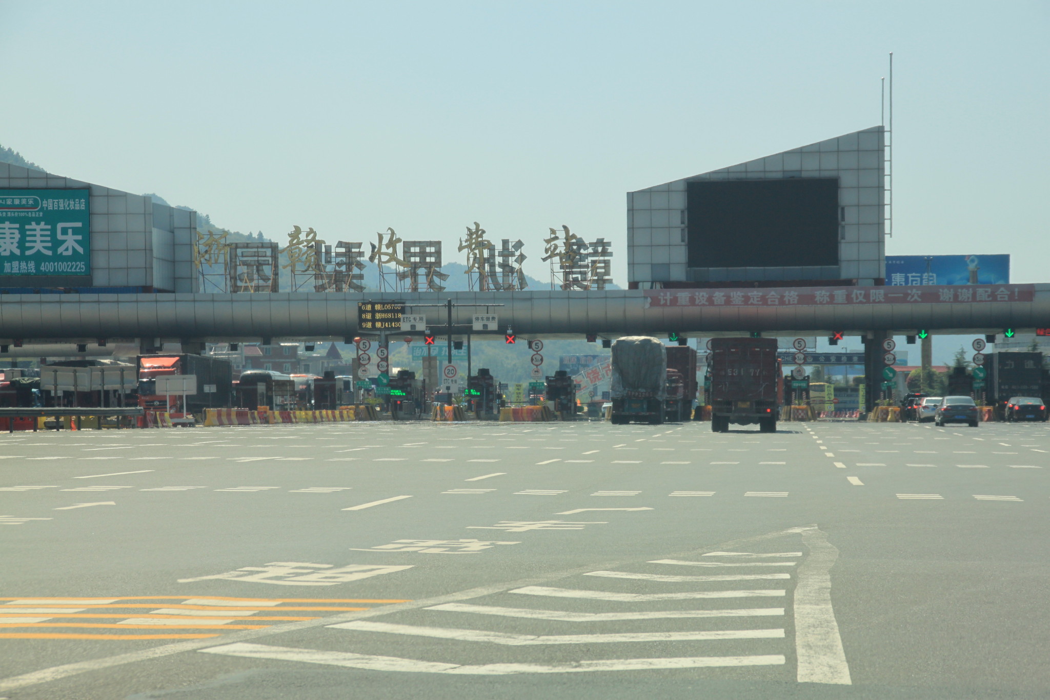 凤凰古城周边旅游景点_凤凰古城旅游收入(3)