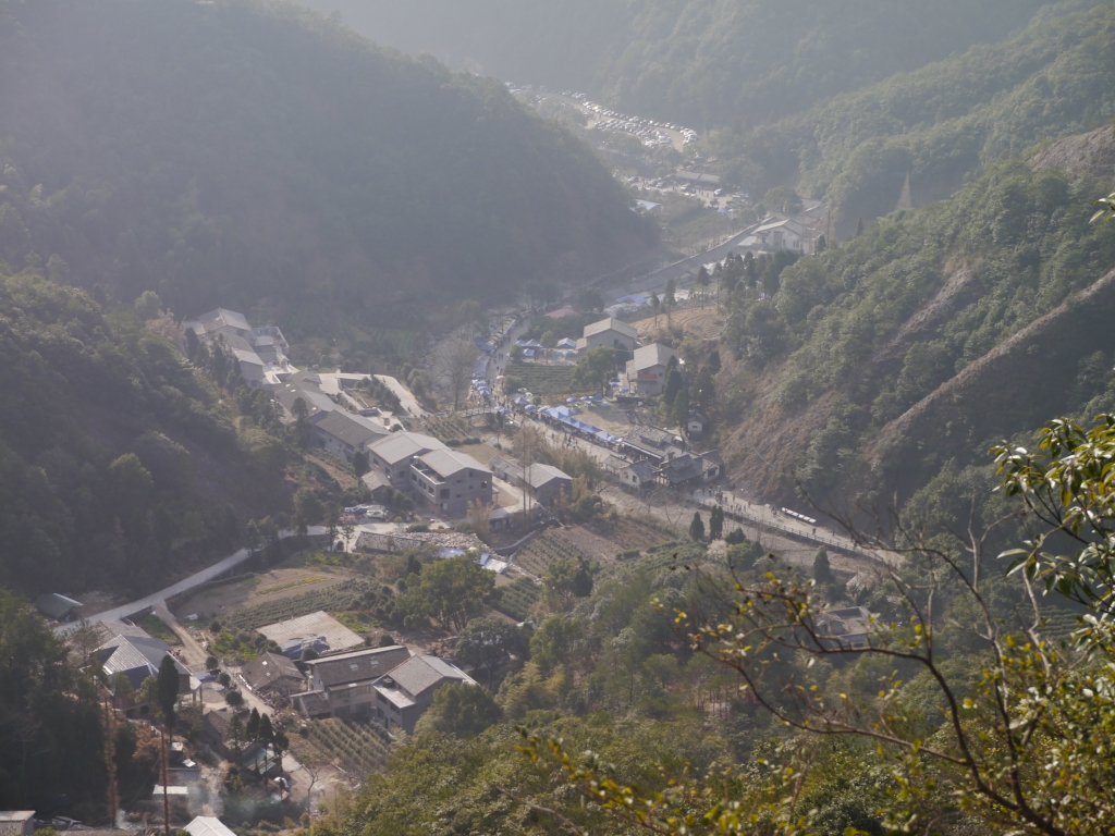 马年新春,登雁荡山主峰-百岗尖,俯瞰雁荡胜景,无限风光,尽收眼底.