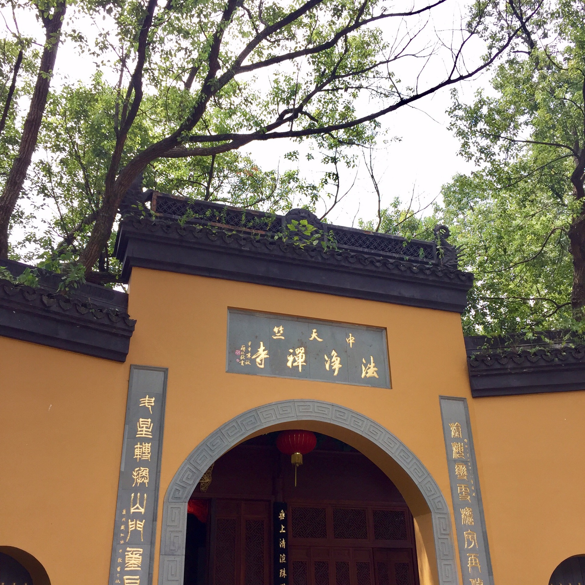 法华寺在北高峰北面,然后上北高峰,再下来到灵隐.