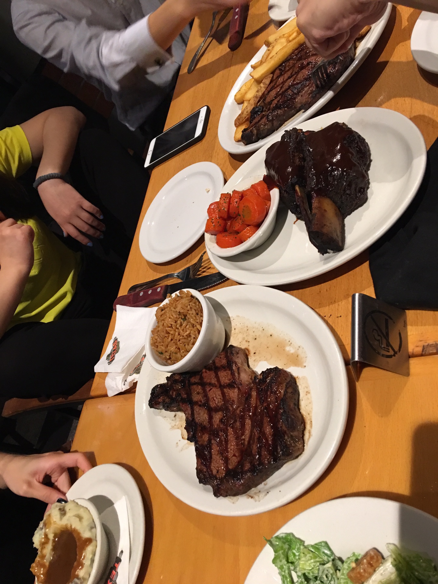 为了跳伞去迪拜!