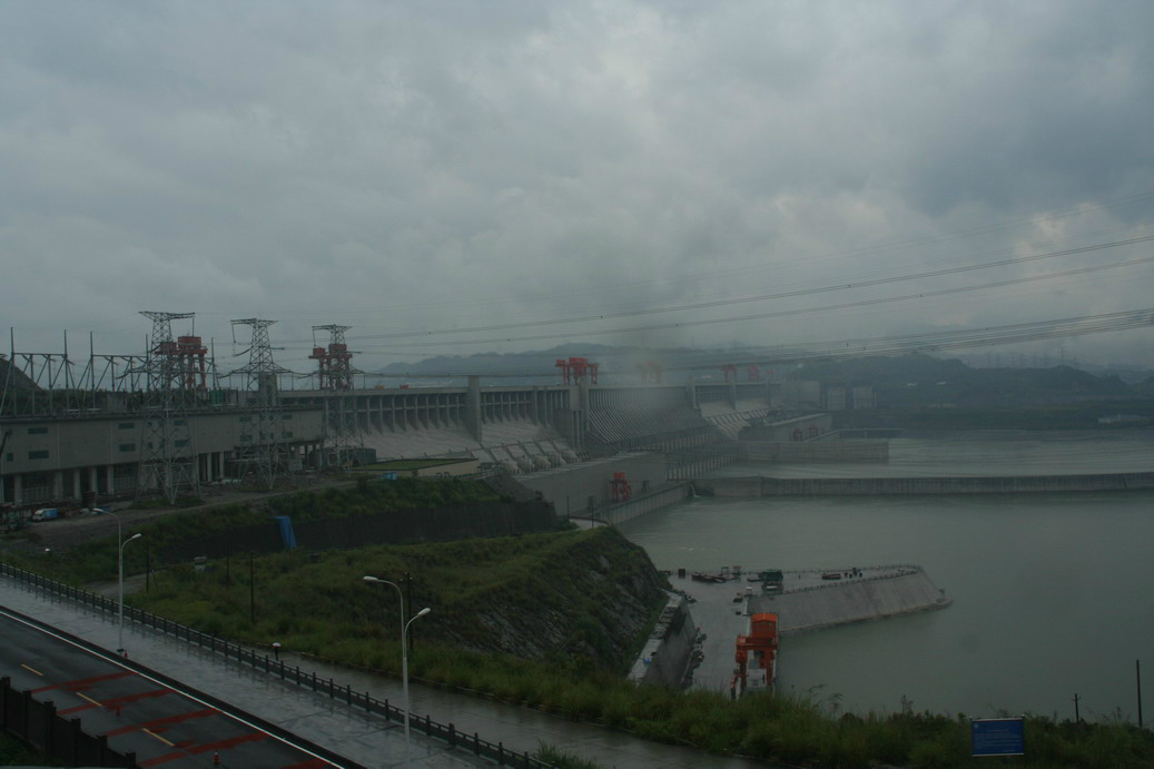 三峡大坝能满足多少人口用电_三峡大坝(2)